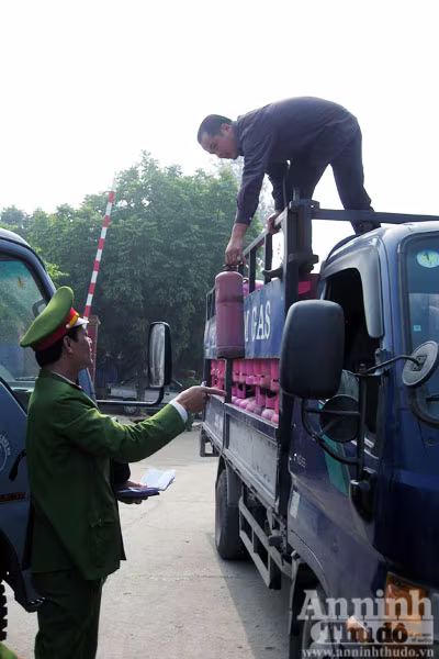Hoảng hồn xem vi phạm vận chuyển gas ảnh 4 Hoảng hồn xem vi phạm vận chuyển gas ảnh 4