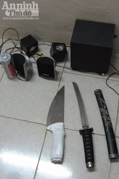 Trần Quốc Việt cùng tang vật thu giữ