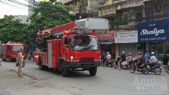 Diễn tập dập lửa ở tòa nhà văn phòng 11 tầng ảnh 4 Diễn tập dập lửa ở tòa nhà văn phòng 11 tầng ảnh 4