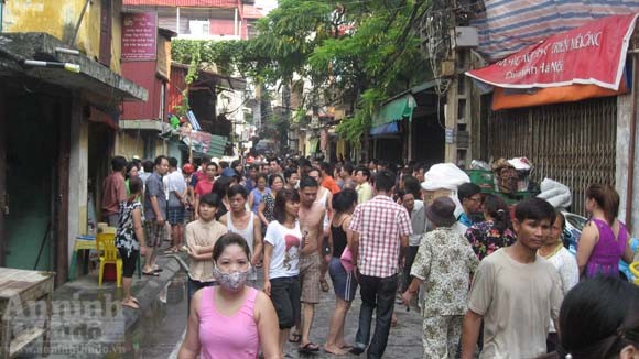 "Bão lửa" nuốt hàng chục hộ dân ở Trung tâm Hà Nội ảnh 6 "Bão lửa" nuốt hàng chục hộ dân ở Trung tâm Hà Nội ảnh 6