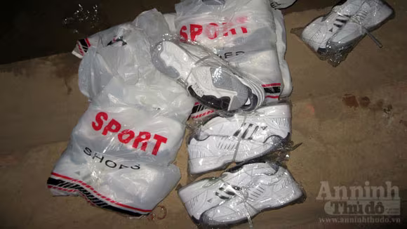 Tạm giữ trên 1.000 đôi giầy Adidas và Nike nhập lậu ảnh 7 Tạm giữ trên 1.000 đôi giầy Adidas và Nike nhập lậu ảnh 7