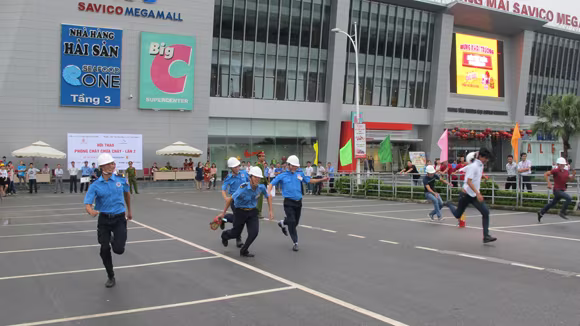 Gần 100 người tham gia Hội thao PCCC tại TTTM Savico Megamall ảnh 5
