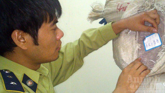 Phát hiện kho vải lậu trị giá cả tỷ đồng ảnh 2 Phát hiện kho vải lậu trị giá cả tỷ đồng ảnh 2