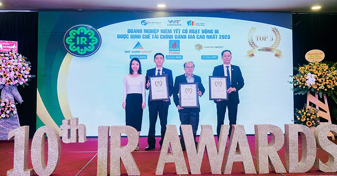 Năm thứ 3 liên tiếp, DXG được vinh danh Top 3 Doanh nghiệp niêm yết (Mid Cap) có hoạt động IR được định chế tài chính đánh giá cao nhất. Năm thứ 3 liên tiếp, DXG được vinh danh Top 3 Doanh nghiệp niêm yết (Mid Cap) có hoạt động IR được định chế tài chính đánh giá cao nhất.