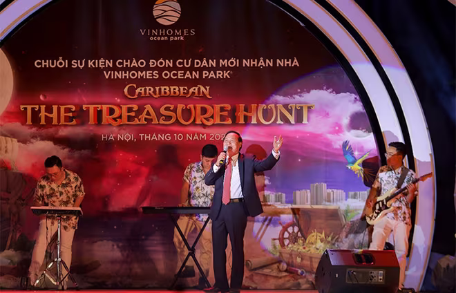 Tiết mục hát về tình yêu thành phố biển hồ do chính một nhạc sỹ là cư dân Vinhomes Ocean Park sáng tác và biểu diễn, mang đến nhiều cảm xúc cho khán giả. Tiết mục hát về tình yêu thành phố biển hồ do chính một nhạc sỹ là cư dân Vinhomes Ocean Park sáng tác và biểu diễn, mang đến nhiều cảm xúc cho khán giả.