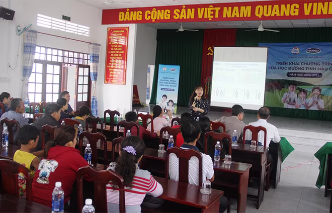 BS. CK1 Nguyễn Vĩnh Hoàng Oanh, Trung tâm tư vấn dinh dưỡng Vinamilk tập huấn kiến thức chuyên môn về dinh dưỡng cho trẻ. BS. CK1 Nguyễn Vĩnh Hoàng Oanh, Trung tâm tư vấn dinh dưỡng Vinamilk tập huấn kiến thức chuyên môn về dinh dưỡng cho trẻ.