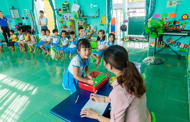 Chương trình Sữa học đường đang phát huy những lợi ích tích cực trong việc chăm sóc dinh dưỡng cho học sinh mầm non và tiểu học tại nhiều tỉnh thành. Chương trình Sữa học đường đang phát huy những lợi ích tích cực trong việc chăm sóc dinh dưỡng cho học sinh mầm non và tiểu học tại nhiều tỉnh thành.