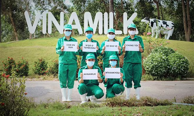 Nhân viên Vinamilk được khuyến khích tham gia vào các hoạt động cộng đồng của công ty, đặc biệt trong giai đoạn khó khăn vì Covid-19