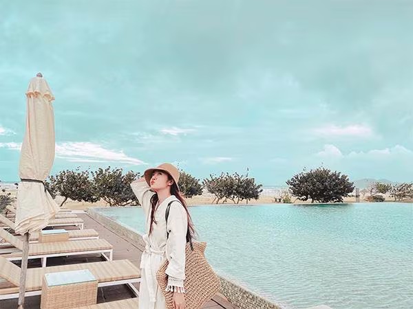 Bể bơi cực “chill” tại quần thể FLC Quy Nhon (Ảnh: Ngô Hải Yến) Bể bơi cực “chill” tại quần thể FLC Quy Nhon (Ảnh: Ngô Hải Yến)