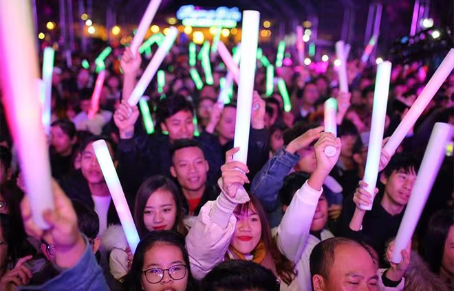 Khán giả “cháy” hết mình trong đêm Countdown tại FLC Sầm Sơn