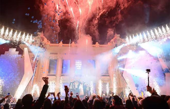 Không khí sôi động, hoành tráng tại những bữa tiệc Countdown