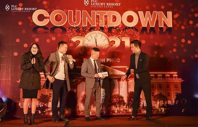 Không khí tại FLC Vĩnh Phúc “nóng” hơn bao giờ hết với tiệc buffet được chuẩn bị bởi các đầu bếp 5 sao, chương trình nghệ thuật và những giải thưởng giá trị dành tặng du khách trong khoảnh khắc đầu năm.