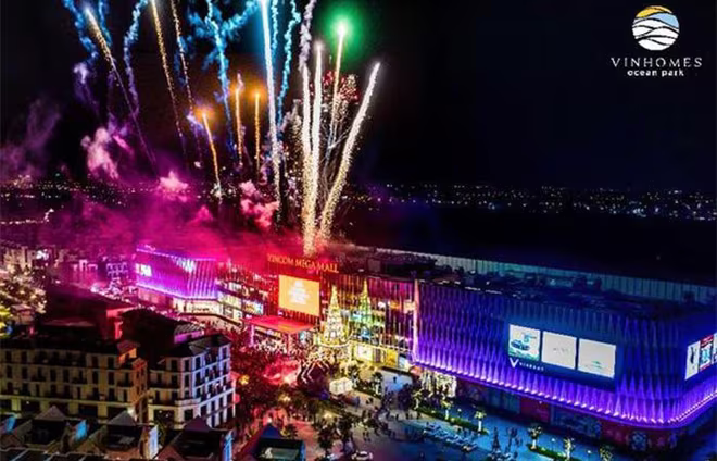 Bữa tiệc âm thanh ánh sáng mãn nhãn tại TTTM Vincom tại Thành phố biển hồ kích hoạt không khí lễ hội bùng nổ tại phía Đông thành phố. Bữa tiệc âm thanh ánh sáng mãn nhãn tại TTTM Vincom tại Thành phố biển hồ kích hoạt không khí lễ hội bùng nổ tại phía Đông thành phố.