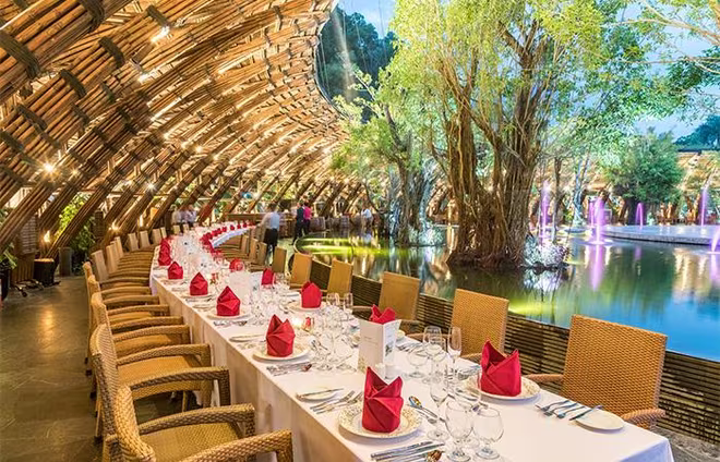 Không gian ẩm thực sang trọng ở nhà hàng Bamboo Wings