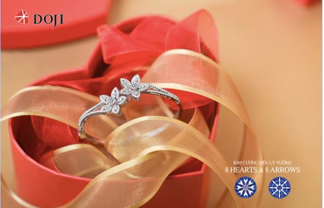 Món quà giúp phái đẹp trở nên xinh đẹp, gửi gắm thông điệp yêu thương và thấu hiểu đến từ DOJI. Món quà giúp phái đẹp trở nên xinh đẹp, gửi gắm thông điệp yêu thương và thấu hiểu đến từ DOJI.