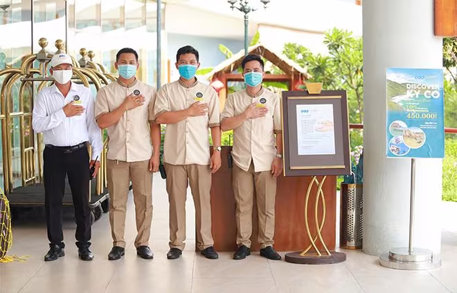 Đội ngũ nhân viên được trang bị các kiến thức, kỹ năng bài bản về phòng chống dịch Đội ngũ nhân viên được trang bị các kiến thức, kỹ năng bài bản về phòng chống dịch