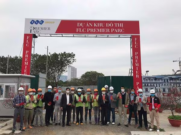 Lãnh đạo Tập đoàn thăm và chúc Tết tại công trường nhiều dự án của FLC trong sáng mùng 1 Tết Lãnh đạo Tập đoàn thăm và chúc Tết tại công trường nhiều dự án của FLC trong sáng mùng 1 Tết