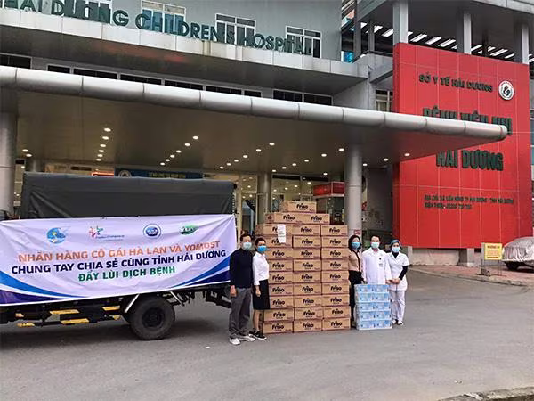 Chuyến xe đầu Xuân mang sữa yêu thương từ Cô Gái Hà Lan, Yomostvà Friso tiếp tục lăn bánh ngay trong mùng 7 Tết để kịp thời đến với Hải Dương Chuyến xe đầu Xuân mang sữa yêu thương từ Cô Gái Hà Lan, Yomostvà Friso tiếp tục lăn bánh ngay trong mùng 7 Tết để kịp thời đến với Hải Dương
