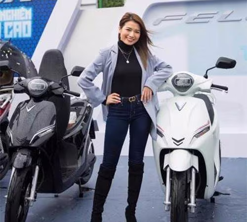 Vlogger Pretty Much đã đánh giá Feliz là “một trong những chiếc xe máy điện có trọng lượng nhẹ nhất, tiết kiệm nhiên liệu nhất và rất dễ điều khiển, lại không hề gây ra tiếng ồn khi di chuyển”.