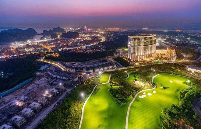 Một góc quần thể FLC Hạ Long. Kết thúc quý 4/2020, lãi hợp nhất trước thuế của FLC tăng mạnh lên hơn 2.500 tỷ đồng. Một góc quần thể FLC Hạ Long. Kết thúc quý 4/2020, lãi hợp nhất trước thuế của FLC tăng mạnh lên hơn 2.500 tỷ đồng.