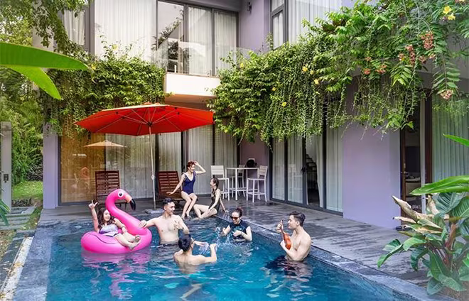 Tung tăng bể bơi 4 mùa biệt lập cùng bạn bè