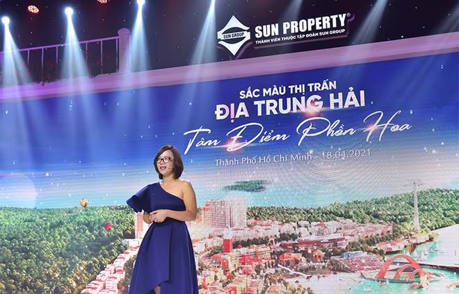 Đại diện chủ đầu tư Sun Group giới thiệu về tính ưu việt của shophouse The Center.