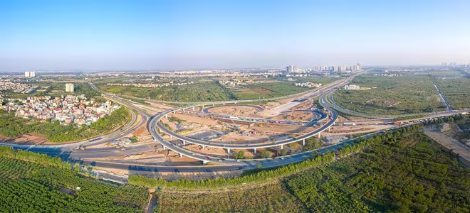 Hà Nội trong những năm gần đây đầu tư mạnh mẽ cho cơ sở hạ tầng, góp phần tăng tính kết nối trong nội đô cũng như đến các tỉnh thành khác. Hà Nội trong những năm gần đây đầu tư mạnh mẽ cho cơ sở hạ tầng, góp phần tăng tính kết nối trong nội đô cũng như đến các tỉnh thành khác.