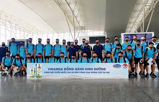 Sản phẩm Vinamilk đồng hành cùng đội tuyển khi tham gia du đấu tại UAE. Sản phẩm Vinamilk đồng hành cùng đội tuyển khi tham gia du đấu tại UAE.