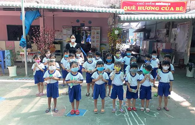 Trẻ em là đối tượng được Vinamilk dành sự quan tâm đặc biệt, với nhiều hoạt động để chăm sóc và bảo vệ các em trong đại dịch Trẻ em là đối tượng được Vinamilk dành sự quan tâm đặc biệt, với nhiều hoạt động để chăm sóc và bảo vệ các em trong đại dịch