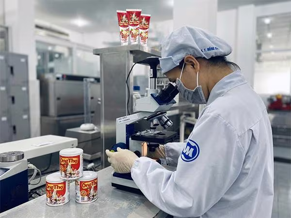 Sữa đặc Ông Thọ vẫn luôn duy trì chất lượng cùng thành phần dinh dưỡng, độ thơm ngon, sánh mịn trong mọi bối cảnh xã hội để gửi lời tri ân thiết thực nhất đến người tiêu dùng Việt Nam trong suốt 45 năm qua. Sữa đặc Ông Thọ vẫn luôn duy trì chất lượng cùng thành phần dinh dưỡng, độ thơm ngon, sánh mịn trong mọi bối cảnh xã hội để gửi lời tri ân thiết thực nhất đến người tiêu dùng Việt Nam trong suốt 45 năm qua.