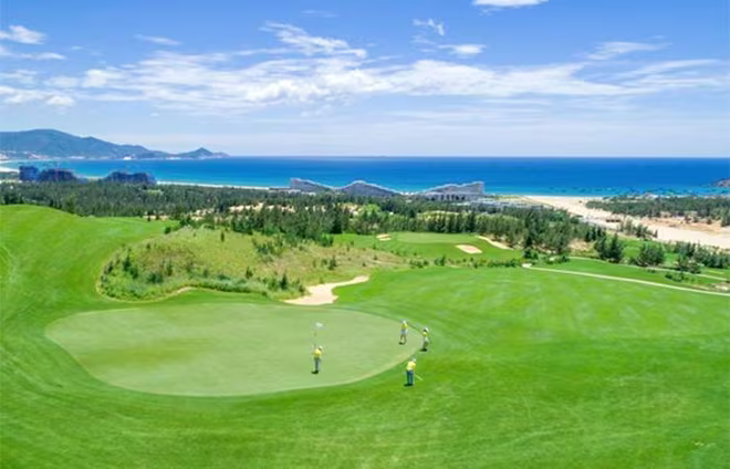 Sân golf tại quần thể FLC Quy Nhơn (Bình Định) Sân golf tại quần thể FLC Quy Nhơn (Bình Định)