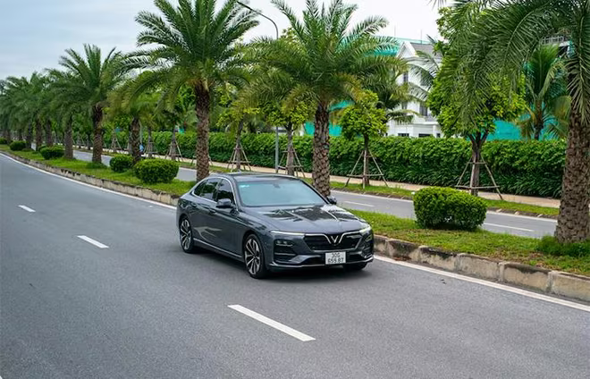VinFastLux A2.0 giữ vững vị thế dẫn đầu về doanh số bán tháng 10 và cả 10 tháng đầu năm của phân khúc sedan tầm giá 1 tỷ đồng VinFastLux A2.0 giữ vững vị thế dẫn đầu về doanh số bán tháng 10 và cả 10 tháng đầu năm của phân khúc sedan tầm giá 1 tỷ đồng