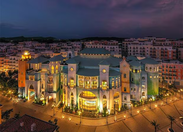 Phong cách kiến trúc Địa Trung Hải thăng hoa trên biển trời Phú Quốc tại Sun Premier Village Primavera. Ảnh Sun Property Phong cách kiến trúc Địa Trung Hải thăng hoa trên biển trời Phú Quốc tại Sun Premier Village Primavera. Ảnh Sun Property