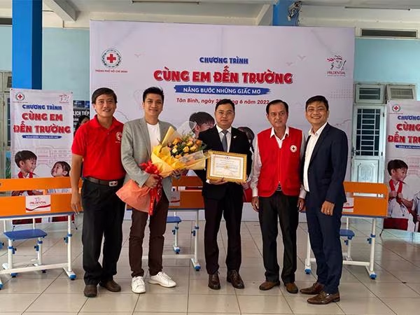 Các em học sinh ở khu vực quận Tân Bình nhận những phần quà thiết thực từ Prudential Các em học sinh ở khu vực quận Tân Bình nhận những phần quà thiết thực từ Prudential