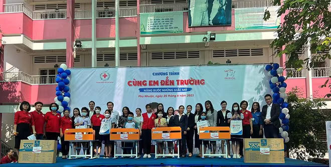 Chương trình Cùng em đến trường – Nâng bước ước mơ được tổ chức tại Phú Nhuận Chương trình Cùng em đến trường – Nâng bước ước mơ được tổ chức tại Phú Nhuận