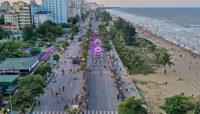 Trong 6 tháng đầu năm Sầm Sơn đã đón trên 4,1 triệu lượt khách Trong 6 tháng đầu năm Sầm Sơn đã đón trên 4,1 triệu lượt khách