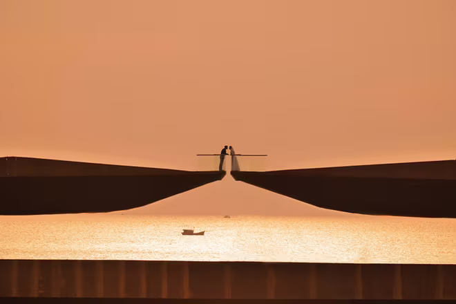 Cây Cầu Hôn gây sốt trong MV “I Do” của Đức Phúc và 911 Cây Cầu Hôn gây sốt trong MV “I Do” của Đức Phúc và 911