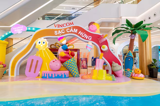 Bật công tắc “mát lịm&quot; khi chụp ảnh tại TTTM bên biển hồ Vincom Mega Mall Ocean Park