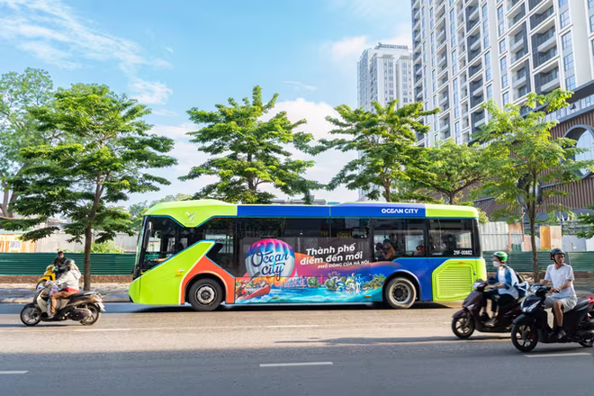 Vinhomes cũng triển khai các tuyến xe bus Ocean City Bus miễn phí để du khách có thể trải nghiệm và tham quan các địa điểm nổi bật tại Ocean City. Vinhomes cũng triển khai các tuyến xe bus Ocean City Bus miễn phí để du khách có thể trải nghiệm và tham quan các địa điểm nổi bật tại Ocean City.