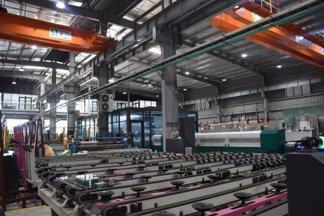 Dây chuyền sản xuất của Công ty cổ phần Đầu tư xây dựng và kính Dây chuyền sản xuất của Công ty cổ phần Đầu tư xây dựng và kính