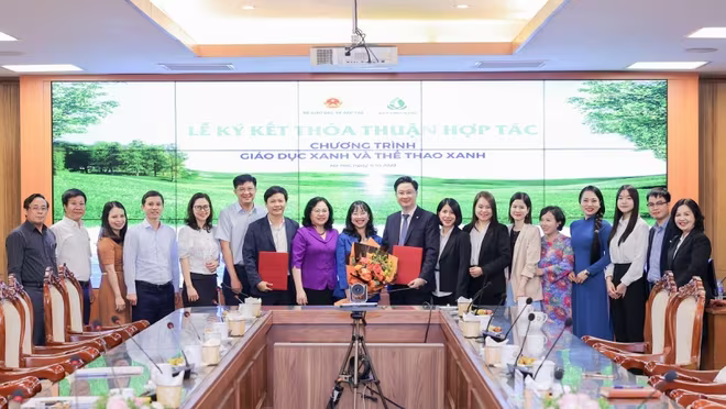 Các đại biểu cùng chụp ảnh lưu niệm sau buổi lễ ký kết. Các đại biểu cùng chụp ảnh lưu niệm sau buổi lễ ký kết.