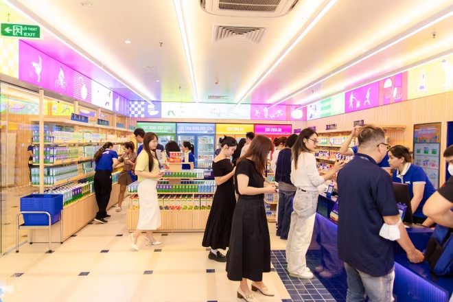 Cửa hàng giới thiệu sản phẩm Vinamilk được thay đổi diện mạo, mang đến trải nghiệm mua sắm mới lạ cho người tiêu dùng Cửa hàng giới thiệu sản phẩm Vinamilk được thay đổi diện mạo, mang đến trải nghiệm mua sắm mới lạ cho người tiêu dùng