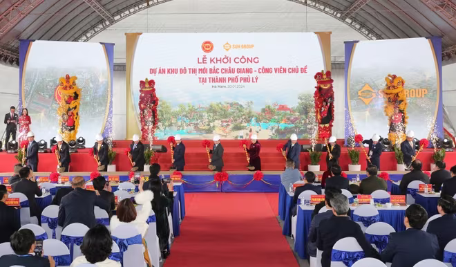 Các đại biểu thực hiện nghi thức khởi công dự án. Các đại biểu thực hiện nghi thức khởi công dự án.