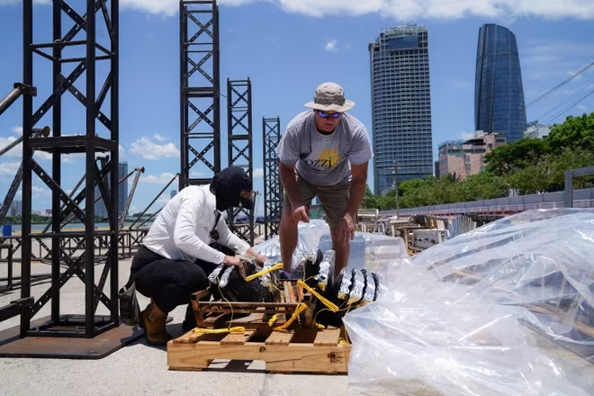 Đội Mỹ đang gấp rút chuẩn bị cho đêm thi thứ 2 tại DIFF 2024 Đội Mỹ đang gấp rút chuẩn bị cho đêm thi thứ 2 tại DIFF 2024