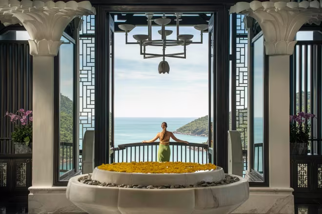 Ngắm nhìn toàn cảnh khu nghỉ dưỡng và bán đảo Sơn Trà tại tầng Heaven Ngắm nhìn toàn cảnh khu nghỉ dưỡng và bán đảo Sơn Trà tại tầng Heaven