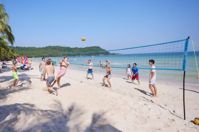 Khách quốc tế tại Bãi Kem, Phú Quốc Ảnh: Ánh Dương Khách quốc tế tại Bãi Kem, Phú Quốc Ảnh: Ánh Dương