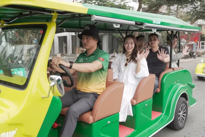 Xe buggy điện đưa du khách di chuyển nội khu Xanh Island (Ảnh: Ánh Dương) Xe buggy điện đưa du khách di chuyển nội khu Xanh Island (Ảnh: Ánh Dương)