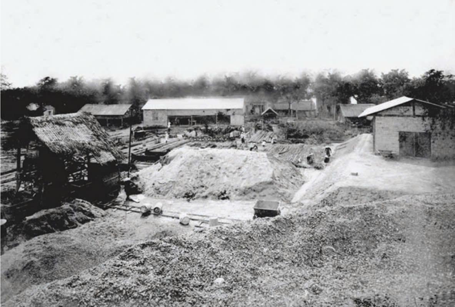 Công trường xây dựng Nhà máy Đèn Bờ Hồ năm 1892