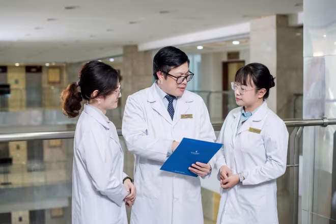 Dự án “Quản lý người bệnh dị ứng - miễn dịch” do PGS.TS.BS Nguyễn Văn Đĩnh (Giám đốc Trung tâm Dị ứng - Miễn dịch lâm sàng Vinmec) dẫn dắt đã vượt qua hàng trăm sáng kiến để được vinh danh.