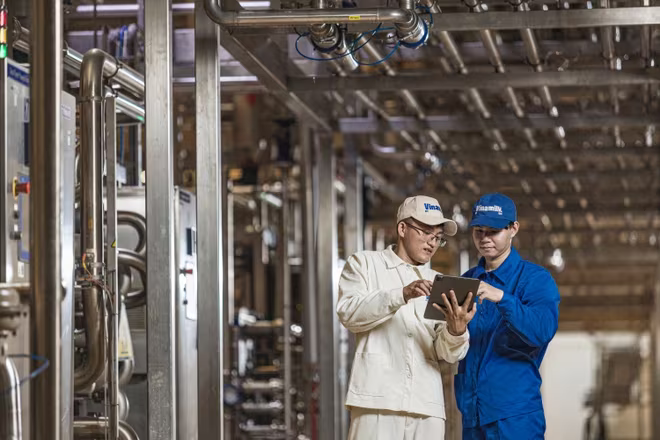 Hệ thống kiểm tra chất lượng sữa độ nhạy cao cho phép Vinamilk kiểm tra chất lượng sữa theo thời gian thực tại mọi điểm quan trọng. (Ảnh: Minh Anh). Hệ thống kiểm tra chất lượng sữa độ nhạy cao cho phép Vinamilk kiểm tra chất lượng sữa theo thời gian thực tại mọi điểm quan trọng. (Ảnh: Minh Anh).